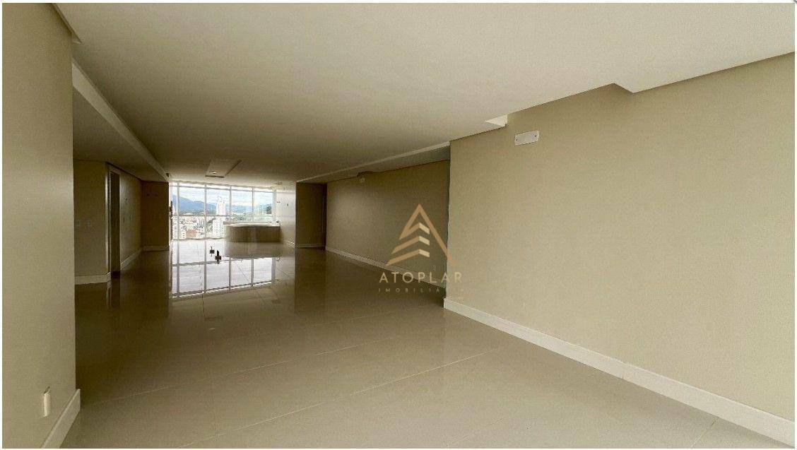 Apartamento à venda com 4 quartos, 151m² - Foto 4