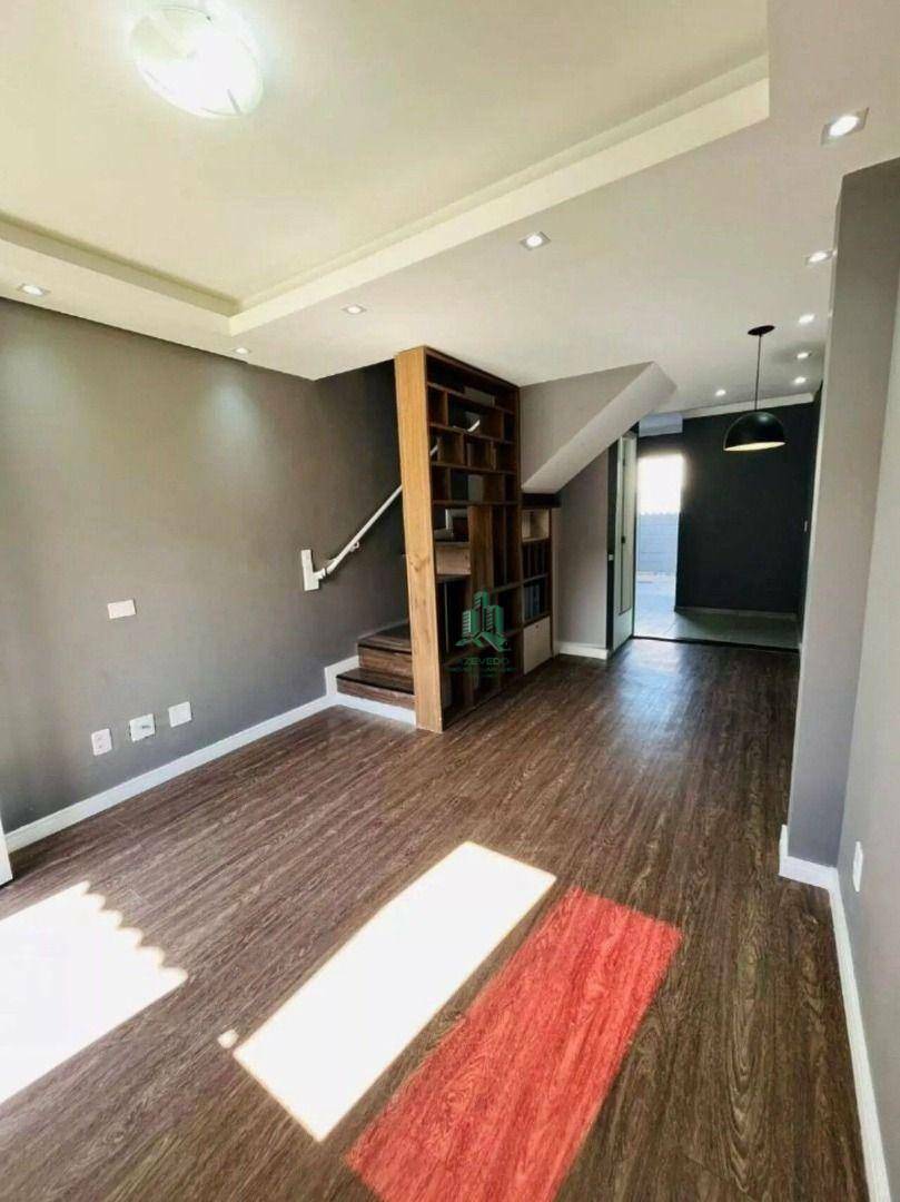 Sobrado à venda com 2 quartos, 54m² - Foto 1