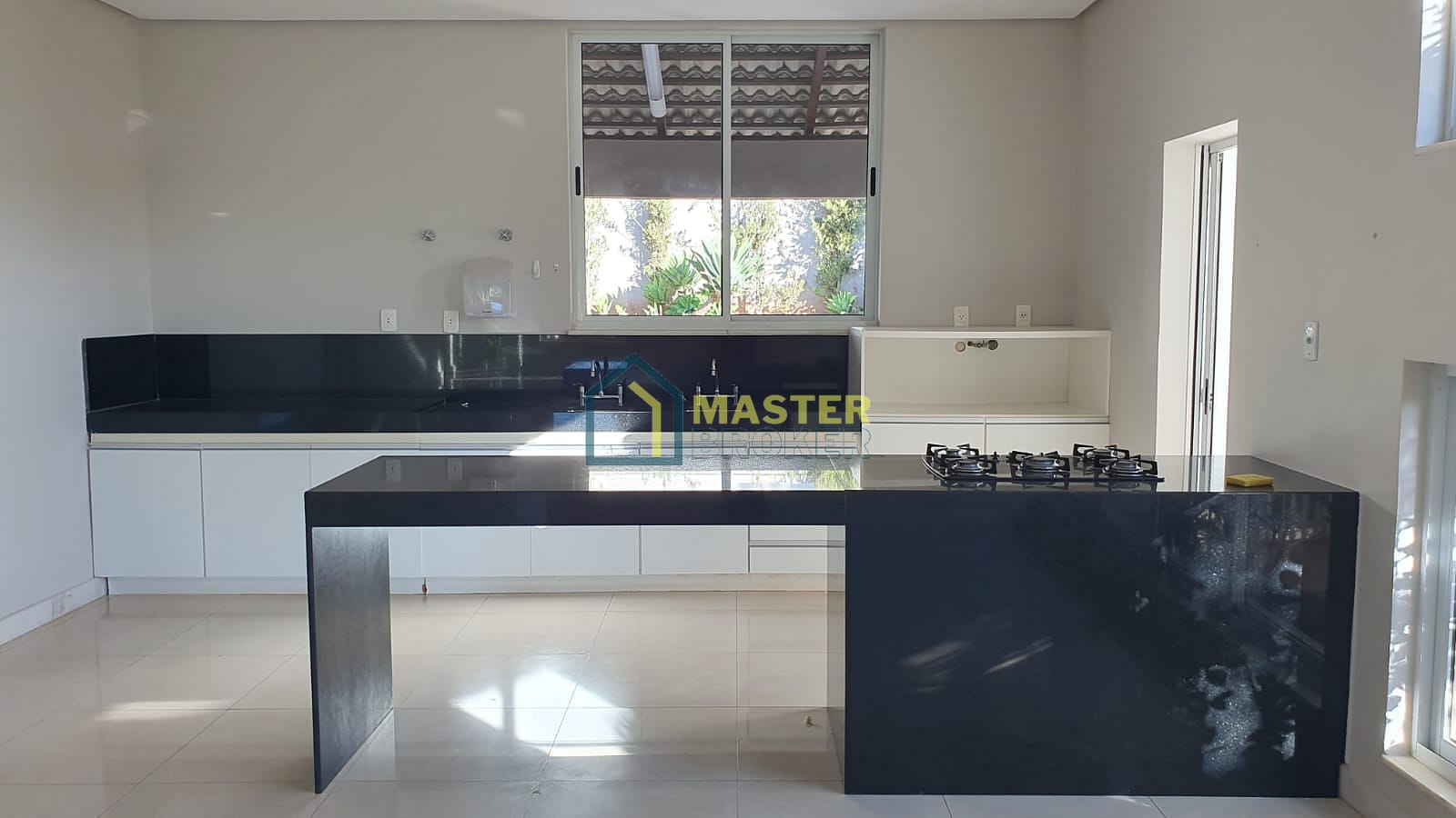 Casa à venda e aluguel com 3 quartos, 300m² - Foto 19