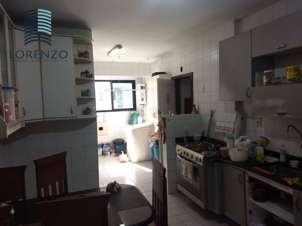 Apartamento à venda com 4 quartos, 220m² - Foto 2