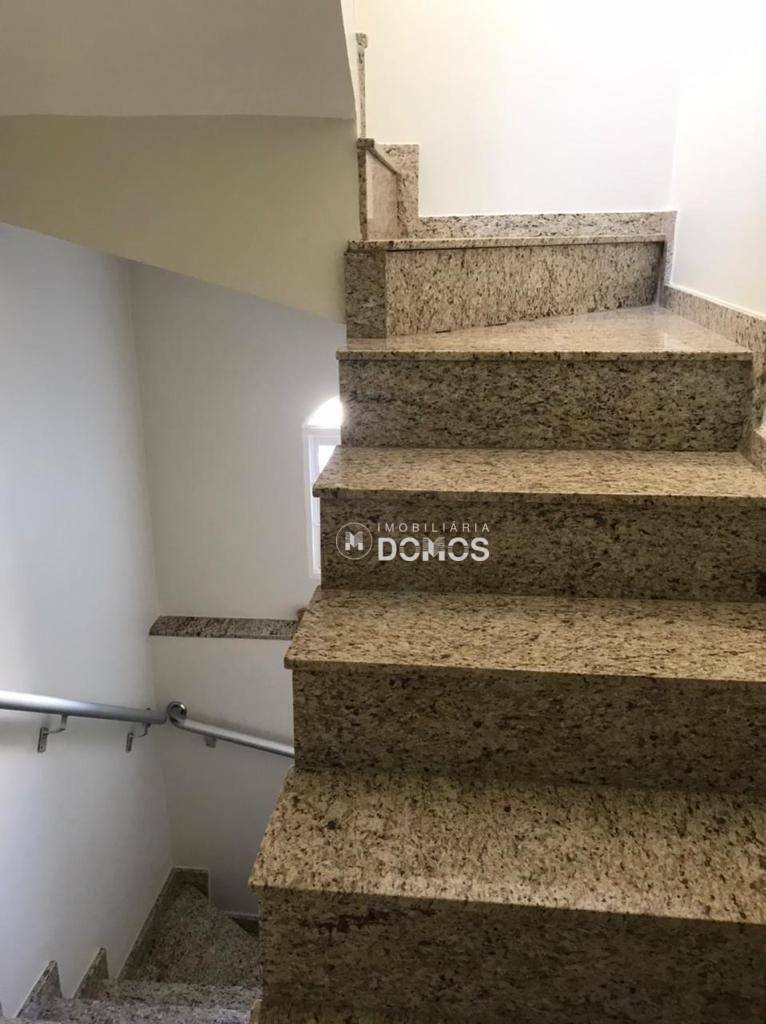 Casa à venda com 3 quartos, 210m² - Foto 16