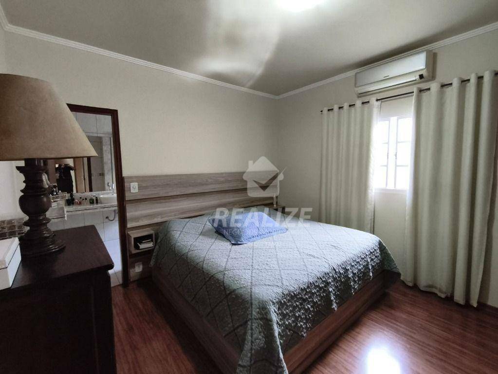 Casa à venda com 3 quartos, 210m² - Foto 11