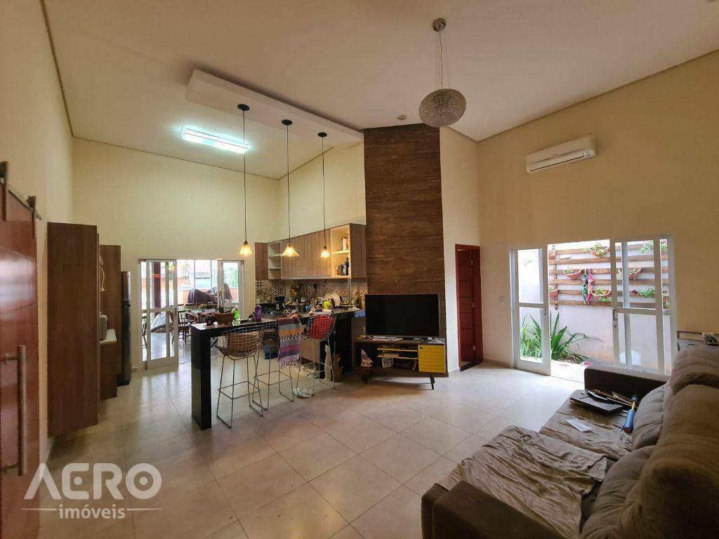 Casa de Condomínio à venda com 3 quartos, 220m² - Foto 2