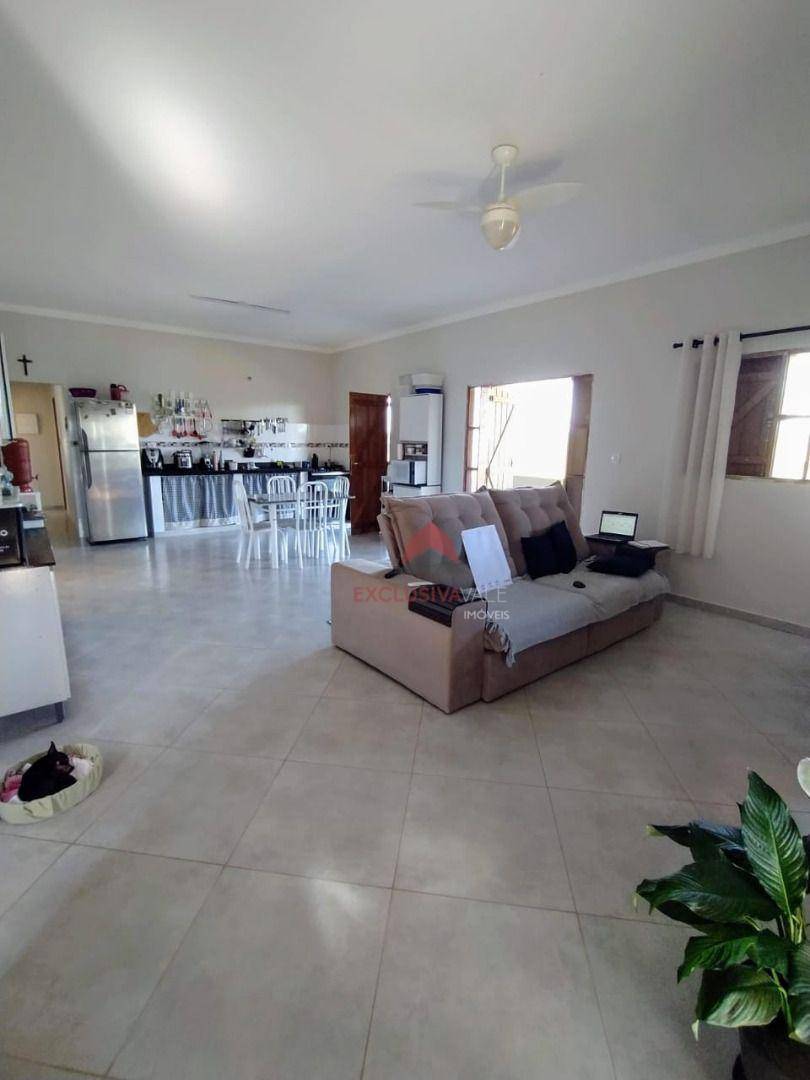 Chácara à venda com 4 quartos, 214m² - Foto 2