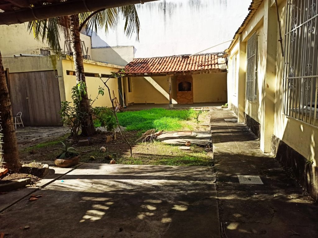 Casa à venda com 6 quartos, 300m² - Foto 13