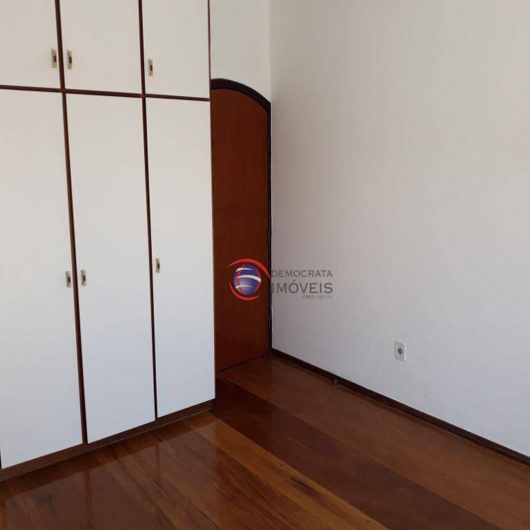 Sobrado à venda com 3 quartos, 272m² - Foto 3