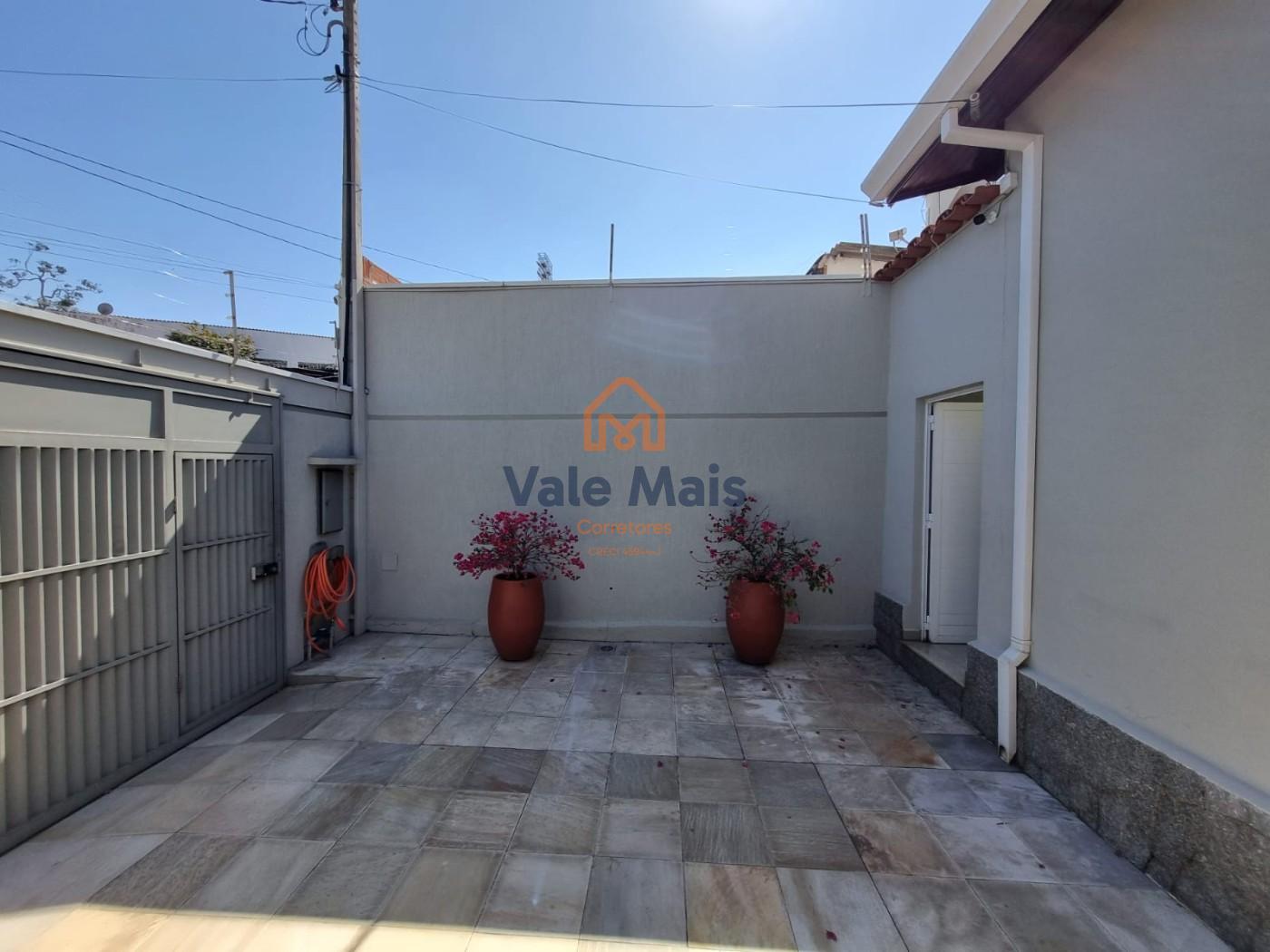 Casa à venda com 3 quartos, 197m² - Foto 3