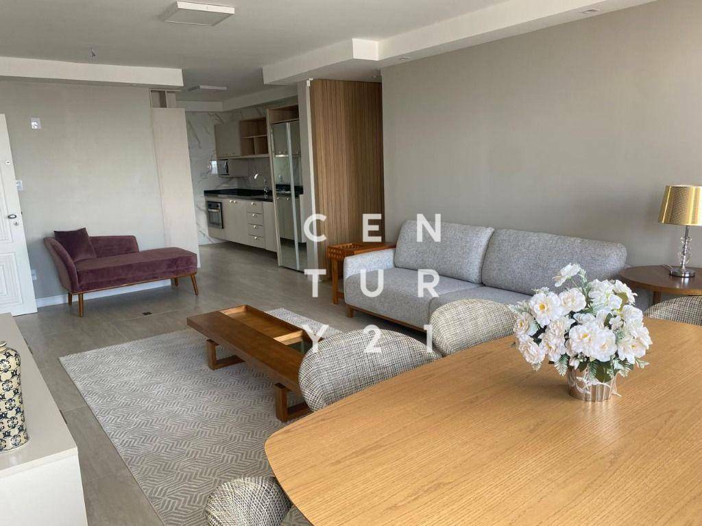 Apartamento à venda com 3 quartos, 135m² - Foto 2