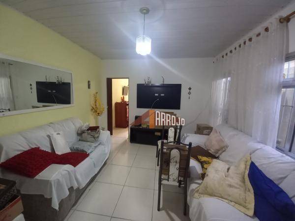 Casa à venda com 2 quartos, 90m² - Foto 1