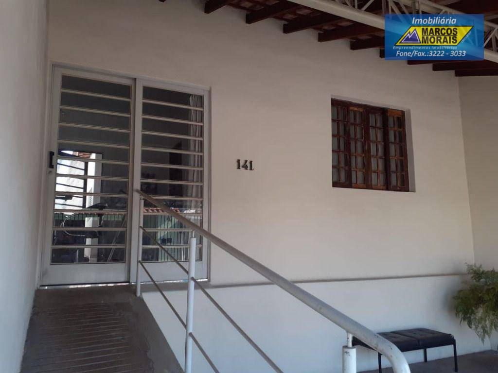 Casa à venda com 2 quartos, 100m² - Foto 1