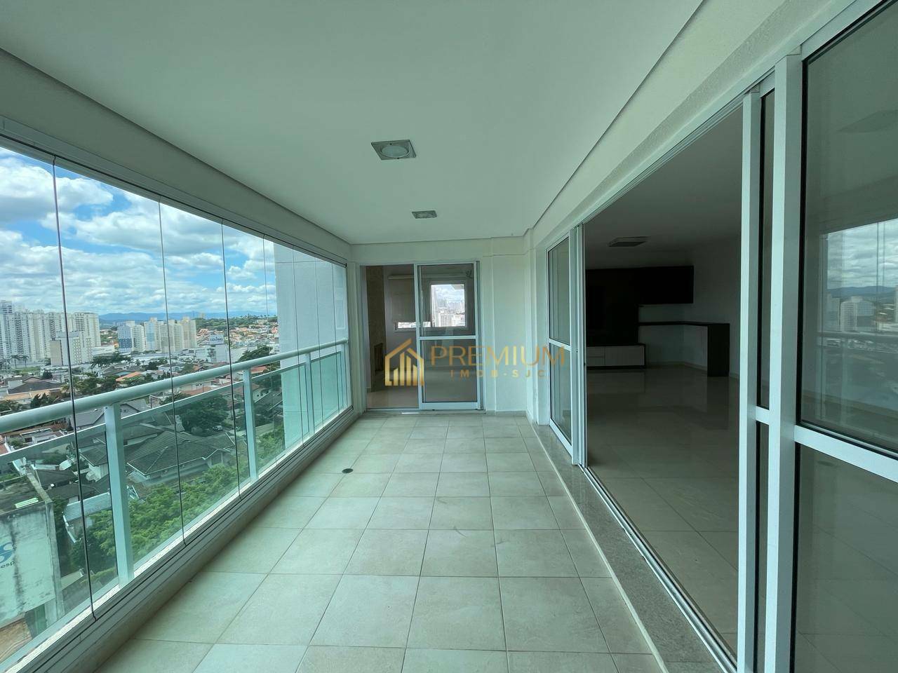 Apartamento à venda e aluguel com 3 quartos, 233m² - Foto 1