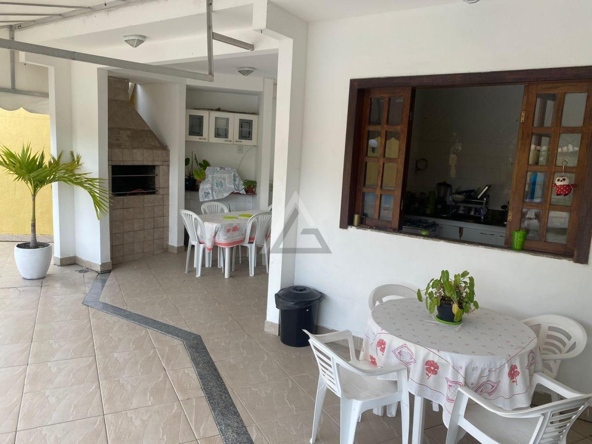 Casa à venda com 6 quartos, 350m² - Foto 4