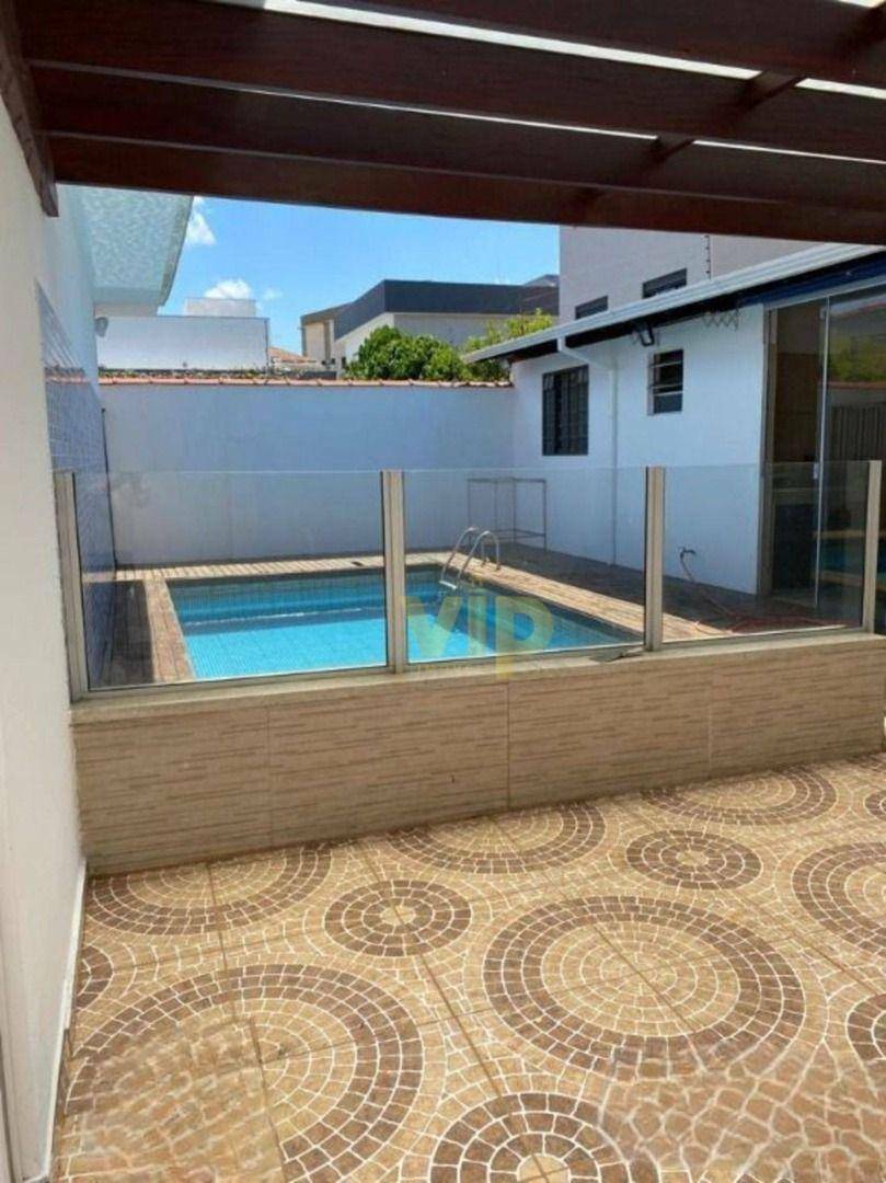 Casa à venda com 4 quartos, 280m² - Foto 1