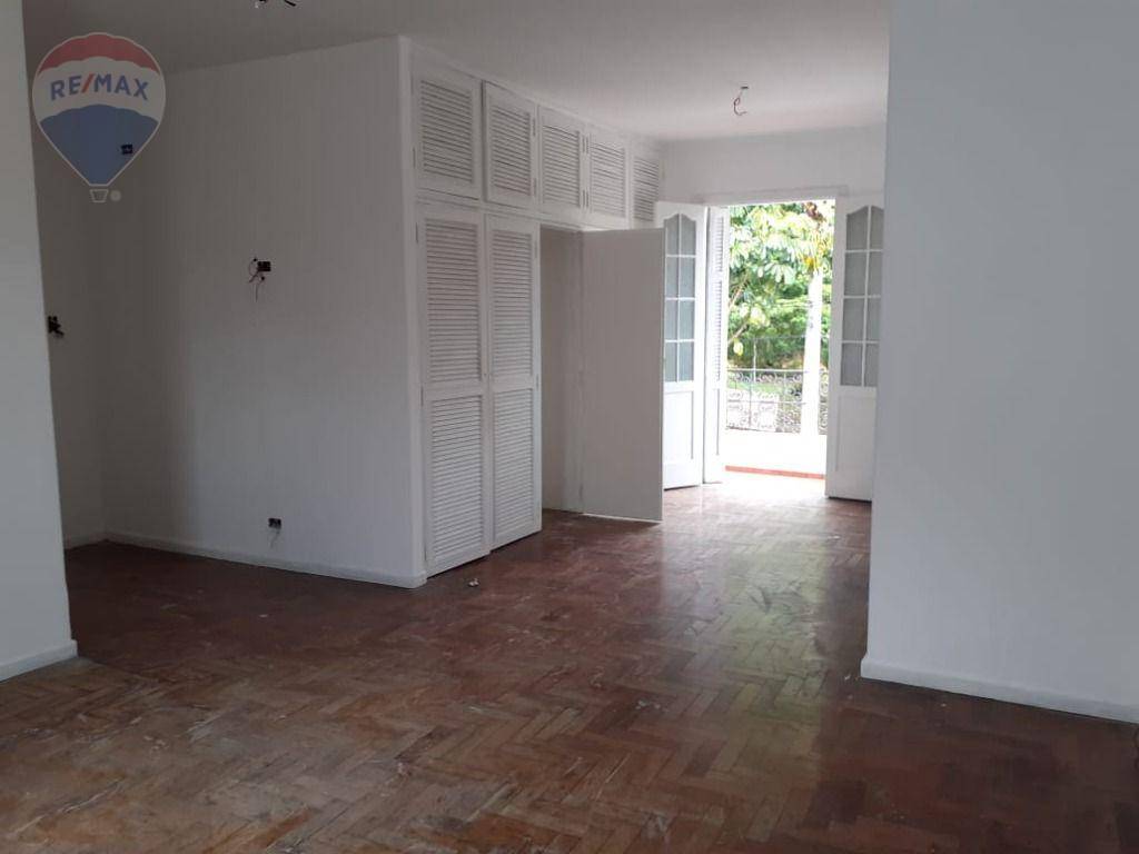 Casa para alugar com 4 quartos, 330m² - Foto 13