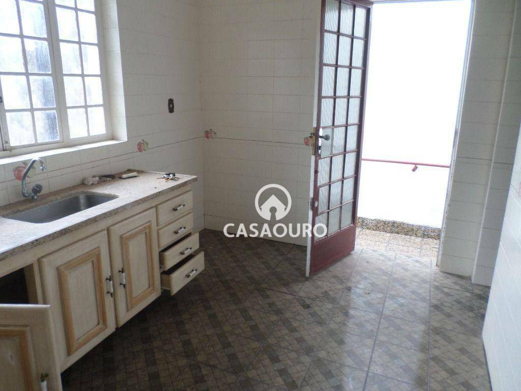 Casa à venda com 3 quartos, 200m² - Foto 17