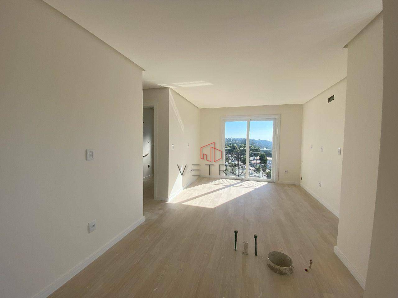 Apartamento à venda com 3 quartos, 150m² - Foto 2