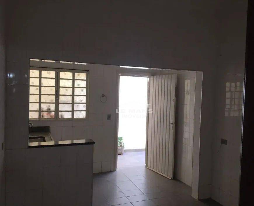 Casa para alugar com 2 quartos, 75m² - Foto 9