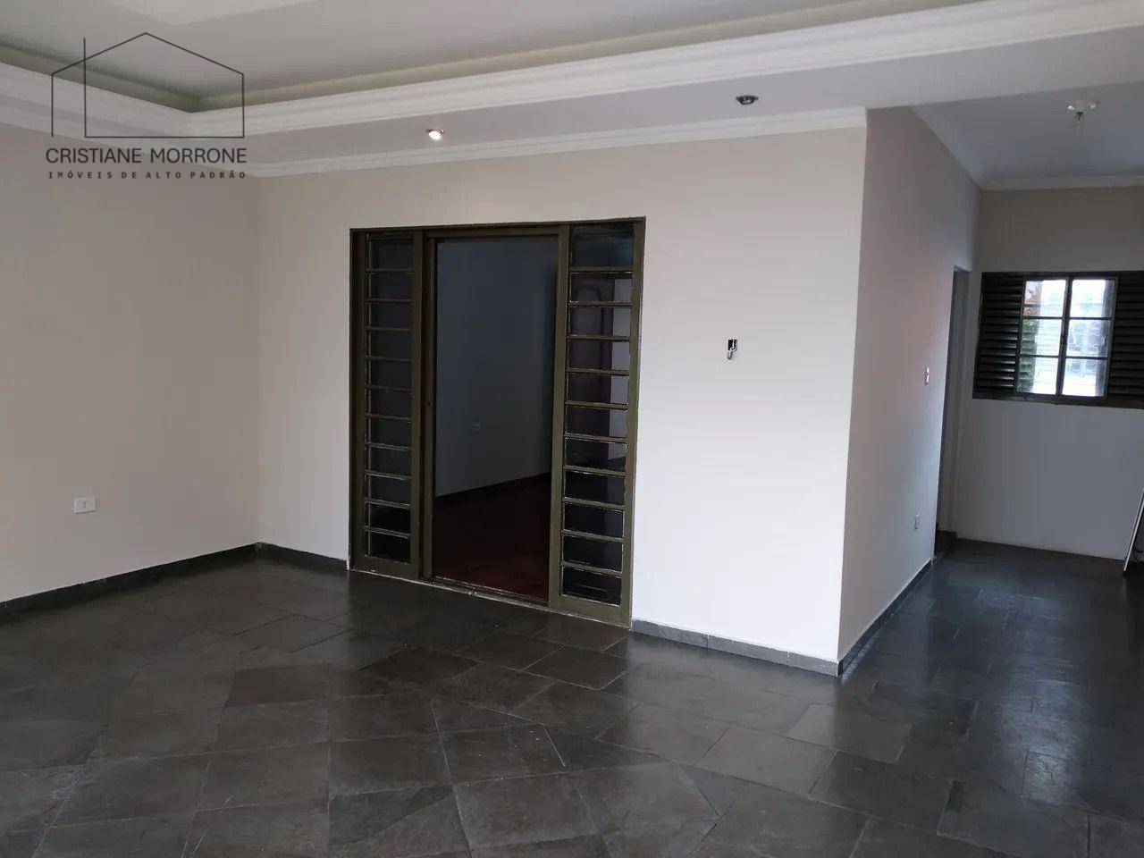 Casa à venda com 4 quartos, 221m² - Foto 2