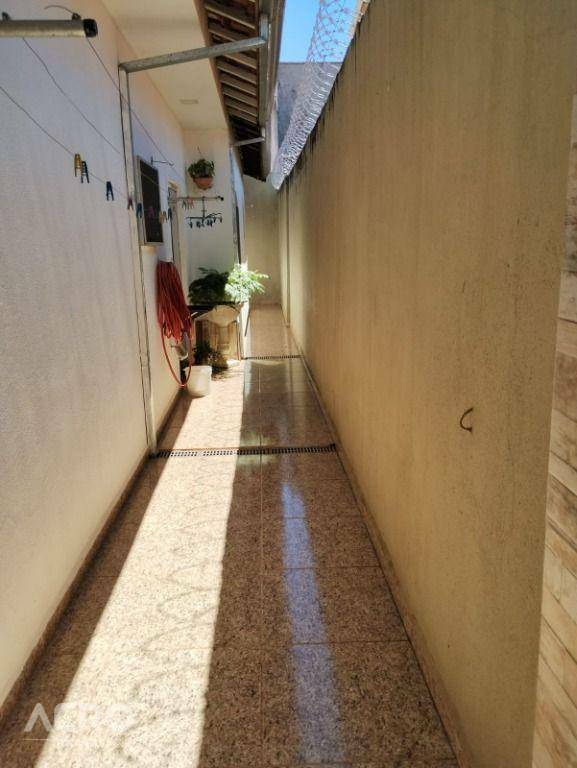 Casa à venda com 3 quartos, 128m² - Foto 4