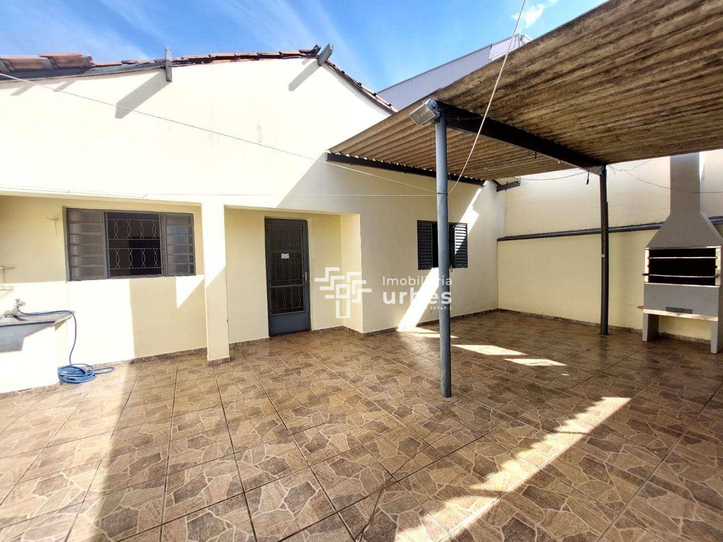 Casa para alugar com 2 quartos, 80m² - Foto 2