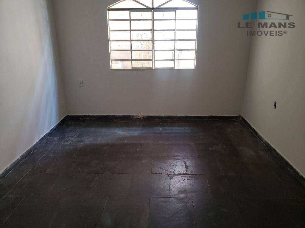 Casa à venda com 1 quarto, 48m² - Foto 2