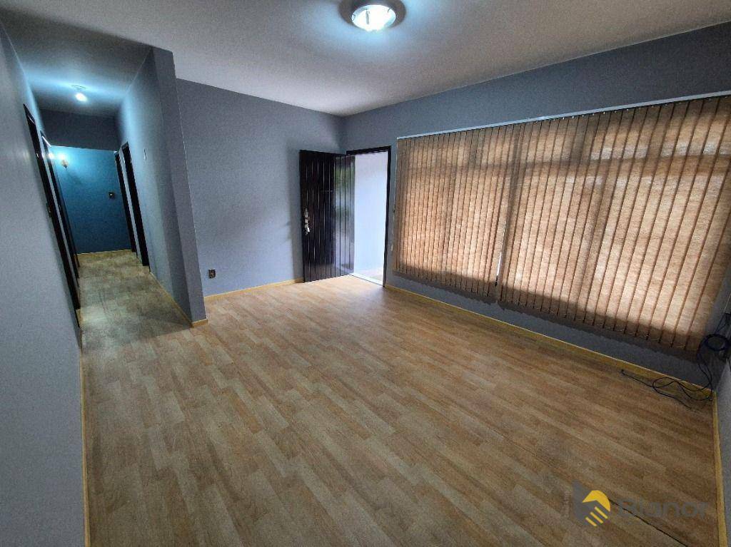 Casa à venda e aluguel com 3 quartos, 240m² - Foto 9