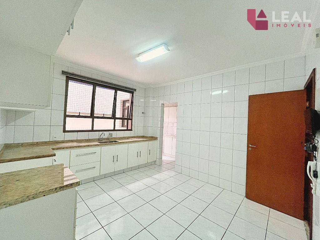 Apartamento à venda com 3 quartos, 223m² - Foto 10