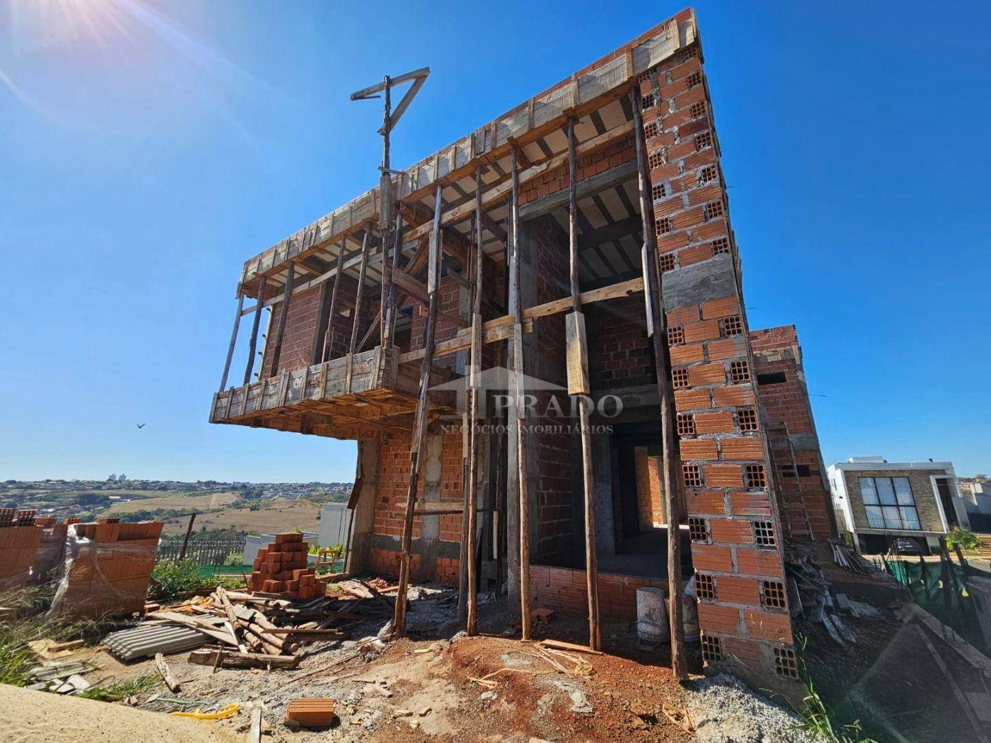 Sobrado, 3 quartos, 261 m² - Foto 1