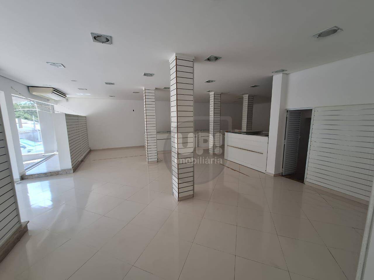 Casa à venda com 3 quartos, 379m² - Foto 4