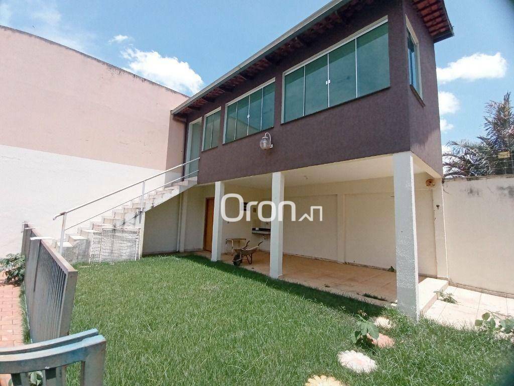 Casa à venda com 3 quartos, 245m² - Foto 10