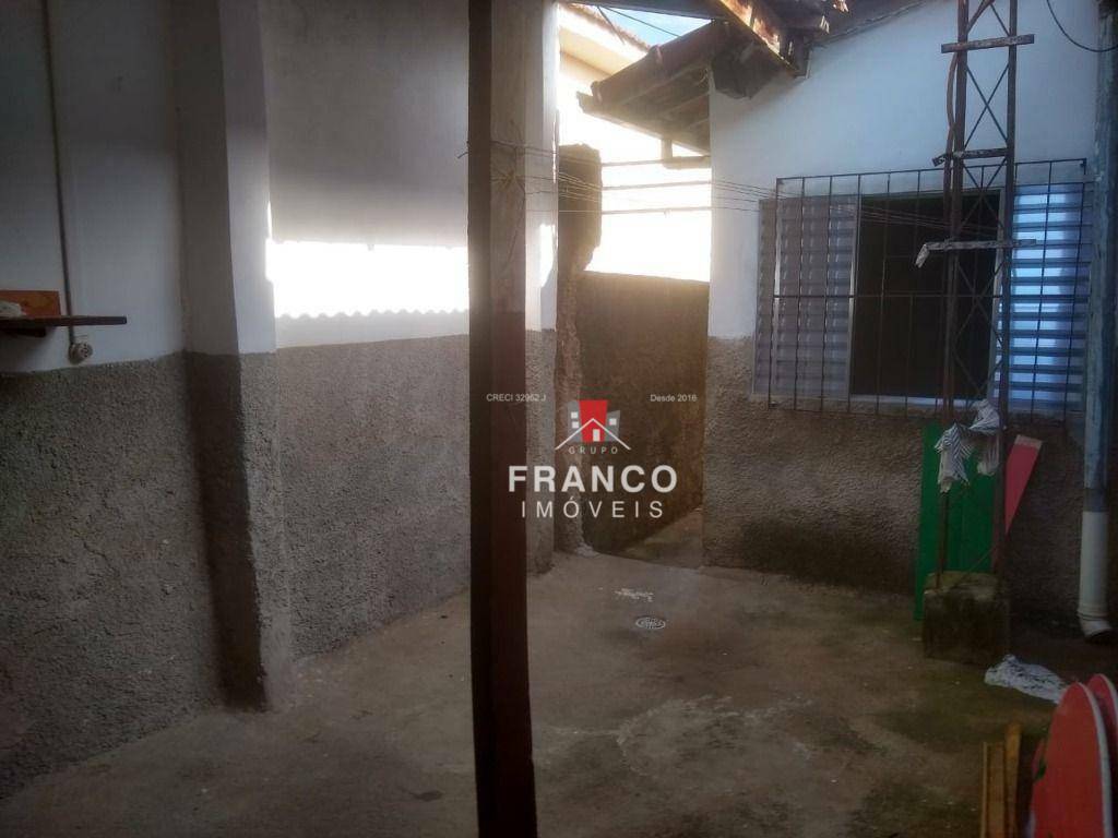 Casa à venda com 3 quartos, 165m² - Foto 2