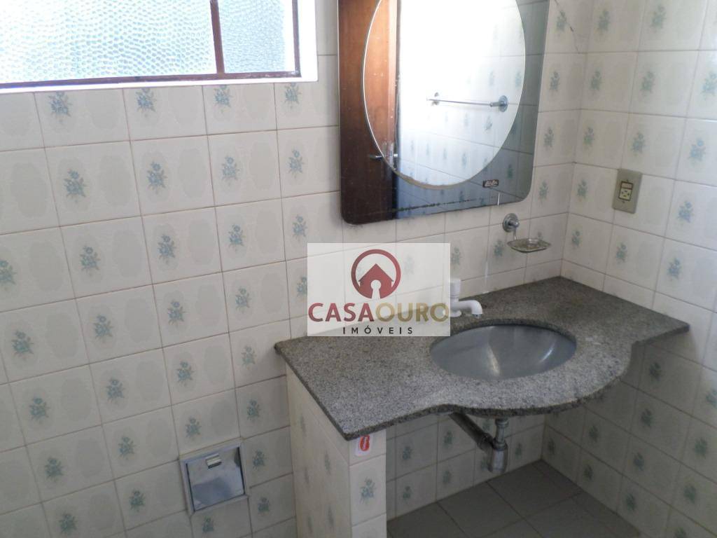 Casa à venda com 6 quartos, 200m² - Foto 15