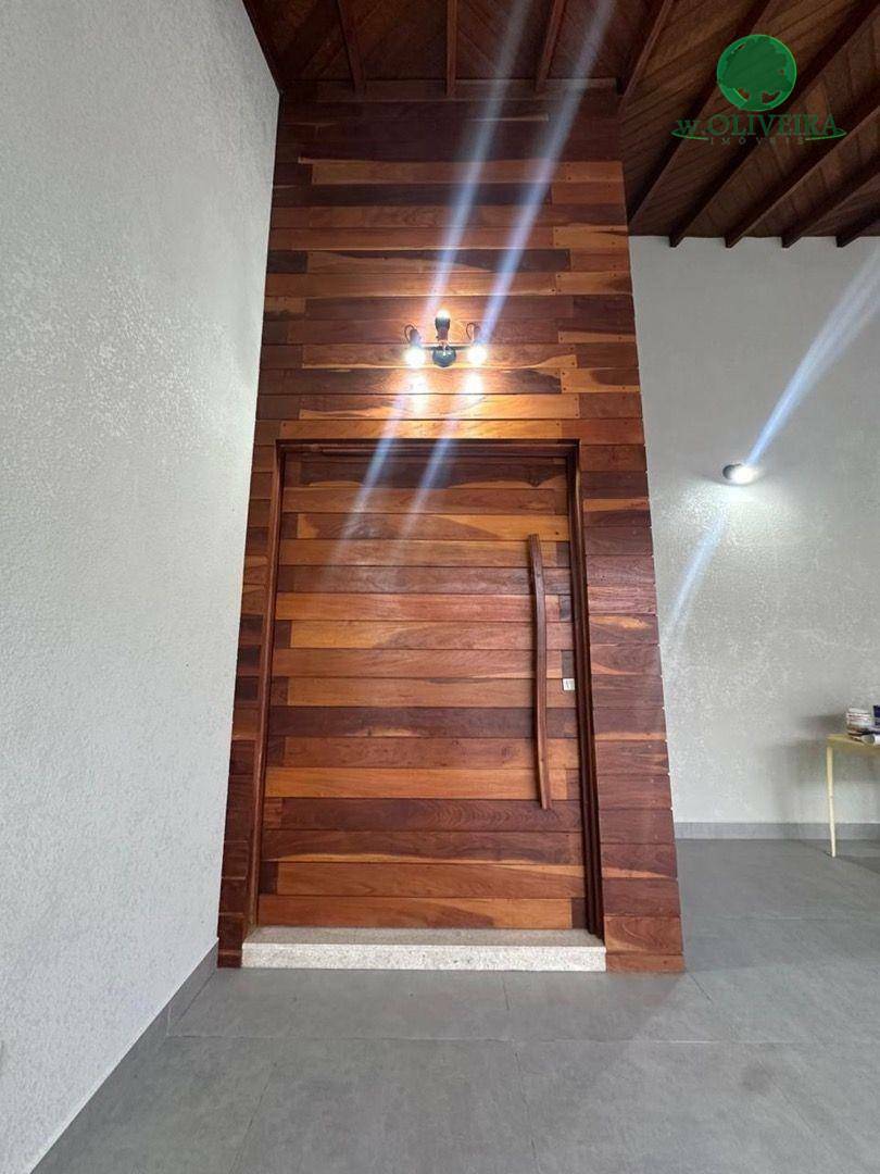 Casa à venda com 3 quartos, 200m² - Foto 2