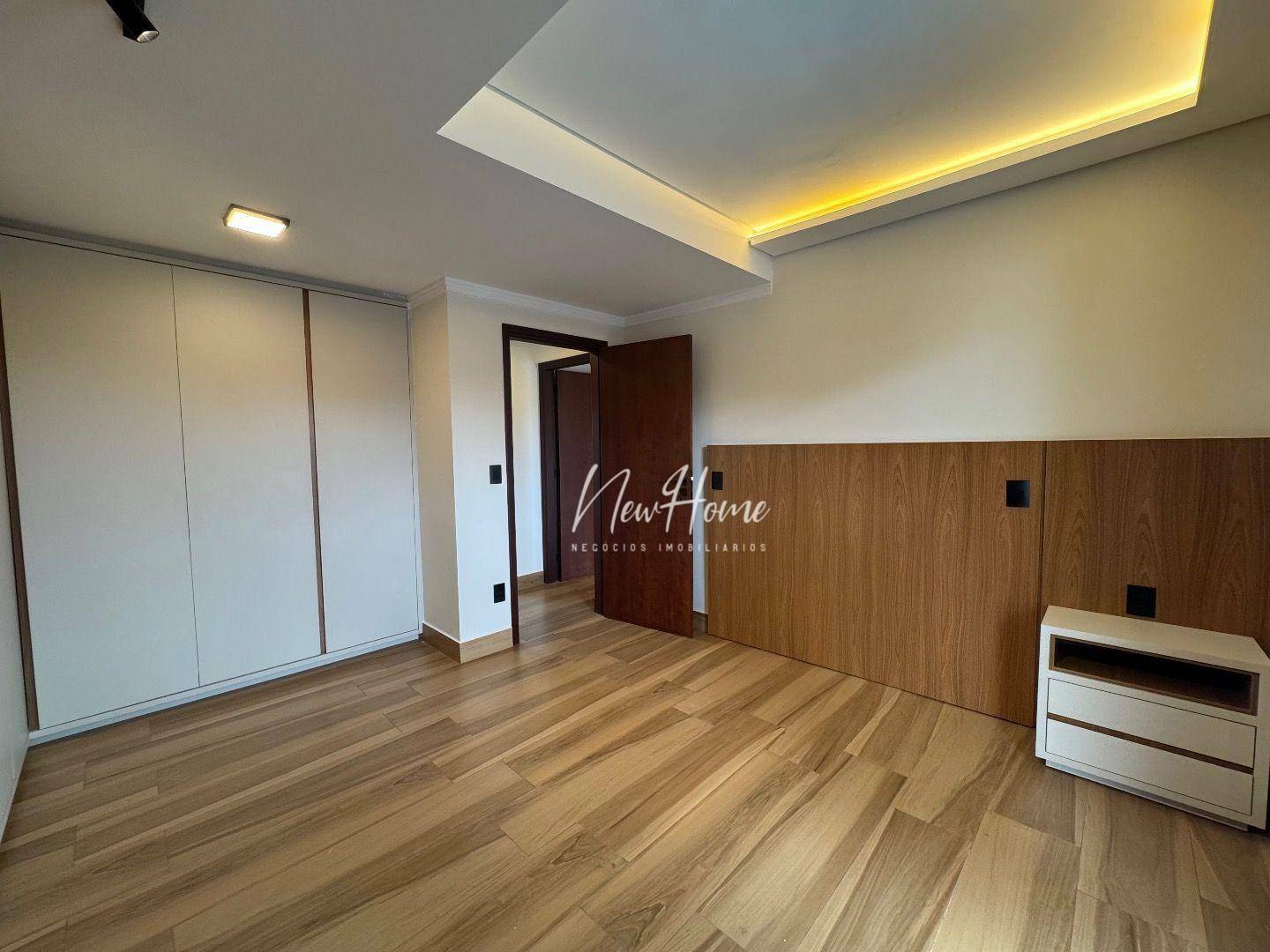 Casa à venda com 4 quartos, 351m² - Foto 11