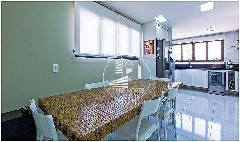 Apartamento à venda com 4 quartos, 230m² - Foto 5