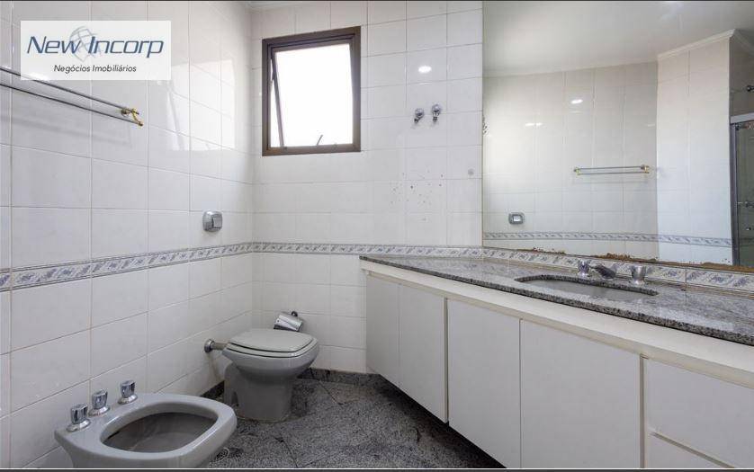 Apartamento à venda com 4 quartos, 242m² - Foto 32