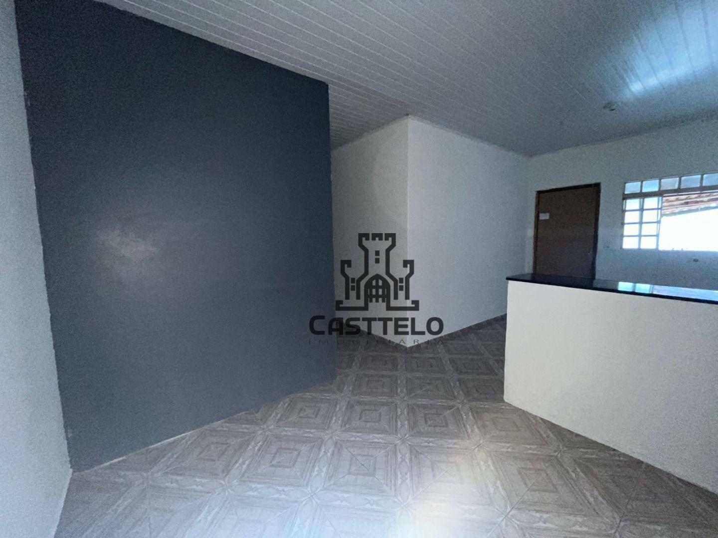 Casa à venda com 2 quartos, 100m² - Foto 1