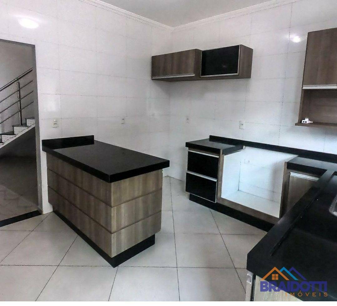 Casa à venda com 3 quartos, 250m² - Foto 3