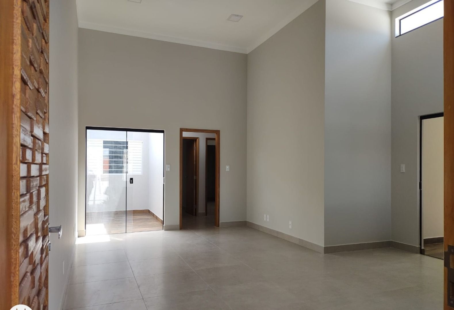 Casa à venda com 3 quartos, 152m² - Foto 1