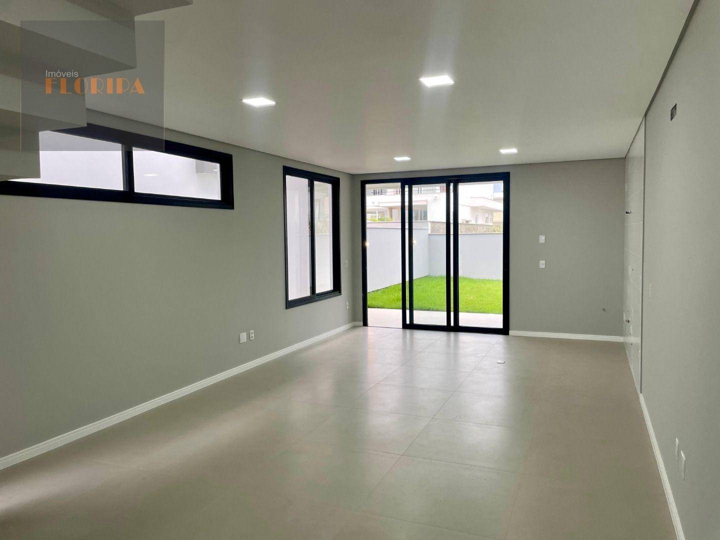 Casa à venda com 3 quartos, 156m² - Foto 1