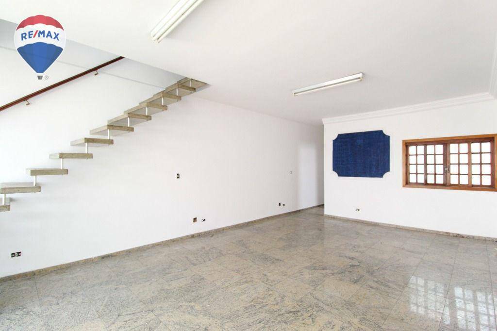 Casa para alugar com 4 quartos, 320m² - Foto 2