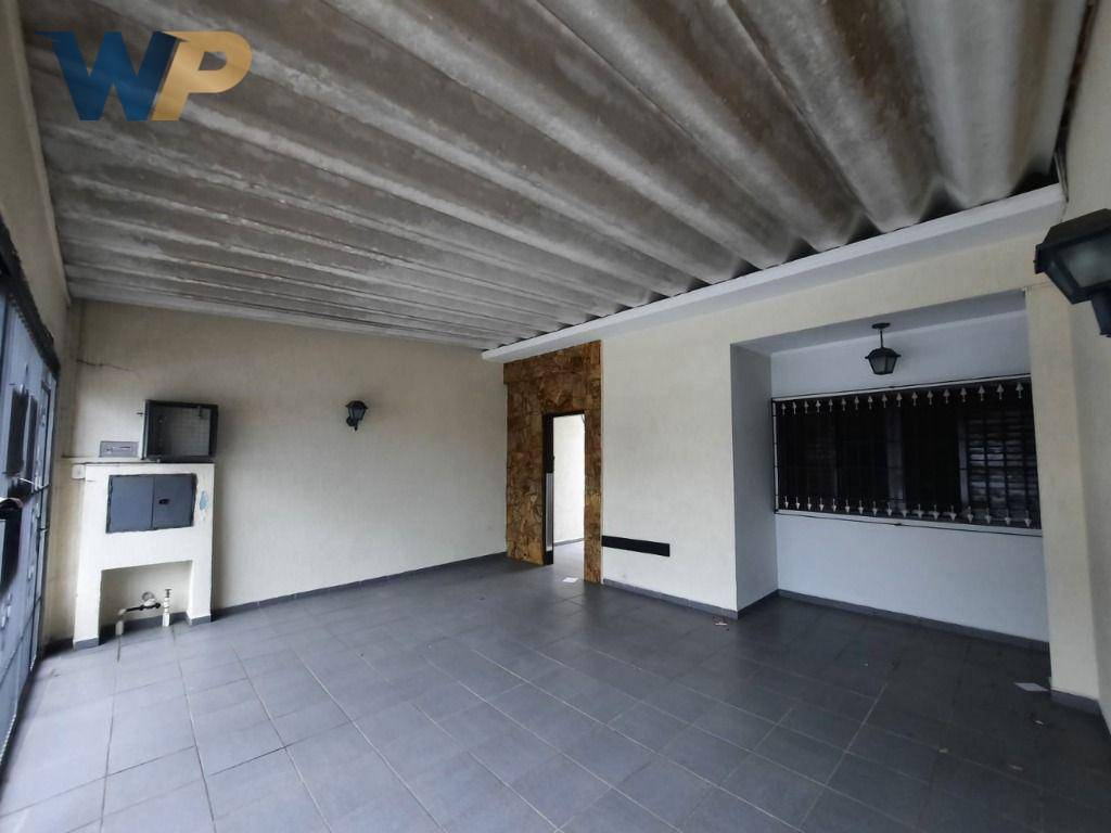 Casa à venda com 5 quartos, 180m² - Foto 1