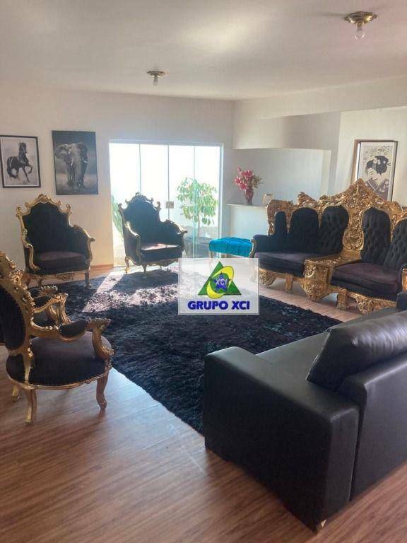 Casa à venda e aluguel com 3 quartos, 250m² - Foto 2