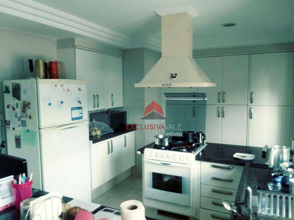 Apartamento à venda com 3 quartos, 189m² - Foto 5
