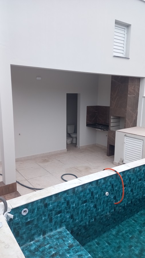 Casa à venda com 2 quartos, 143m² - Foto 1