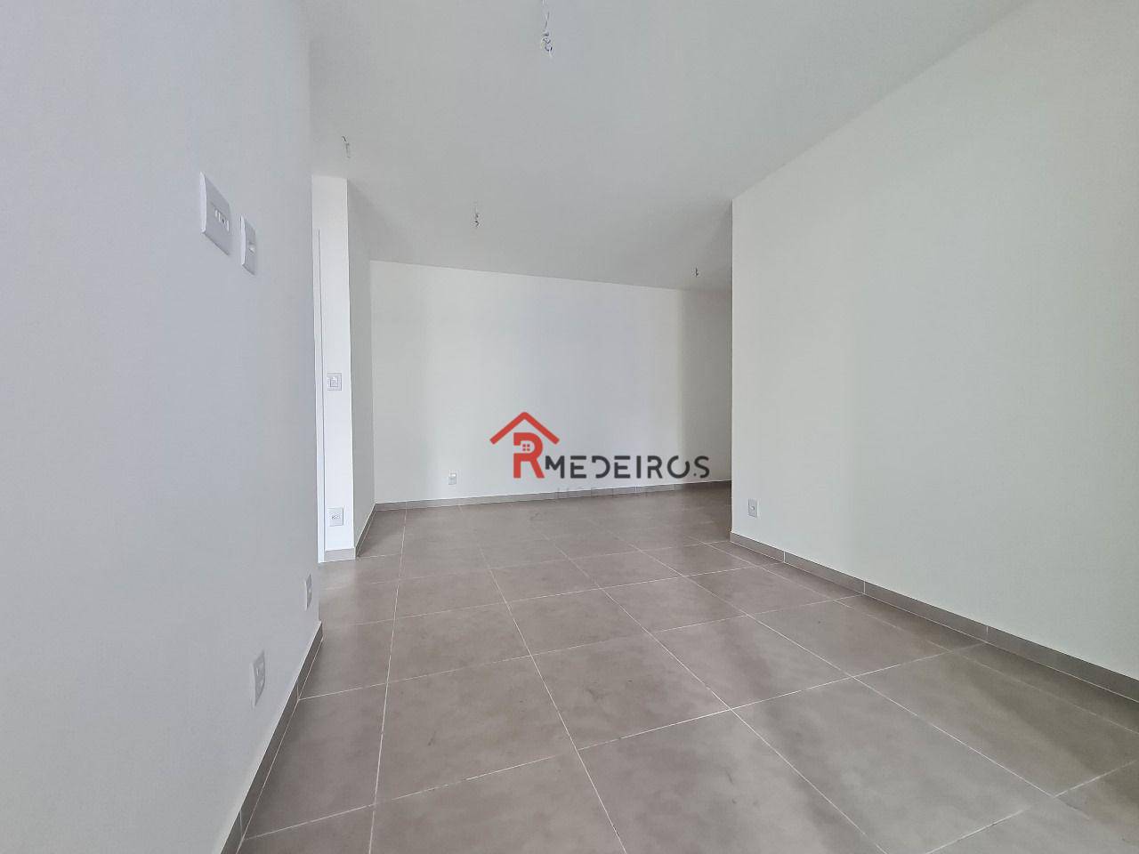 Apartamento à venda com 2 quartos, 77m² - Foto 3