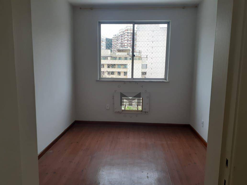 Apartamento à venda com 2 quartos, 75m² - Foto 4