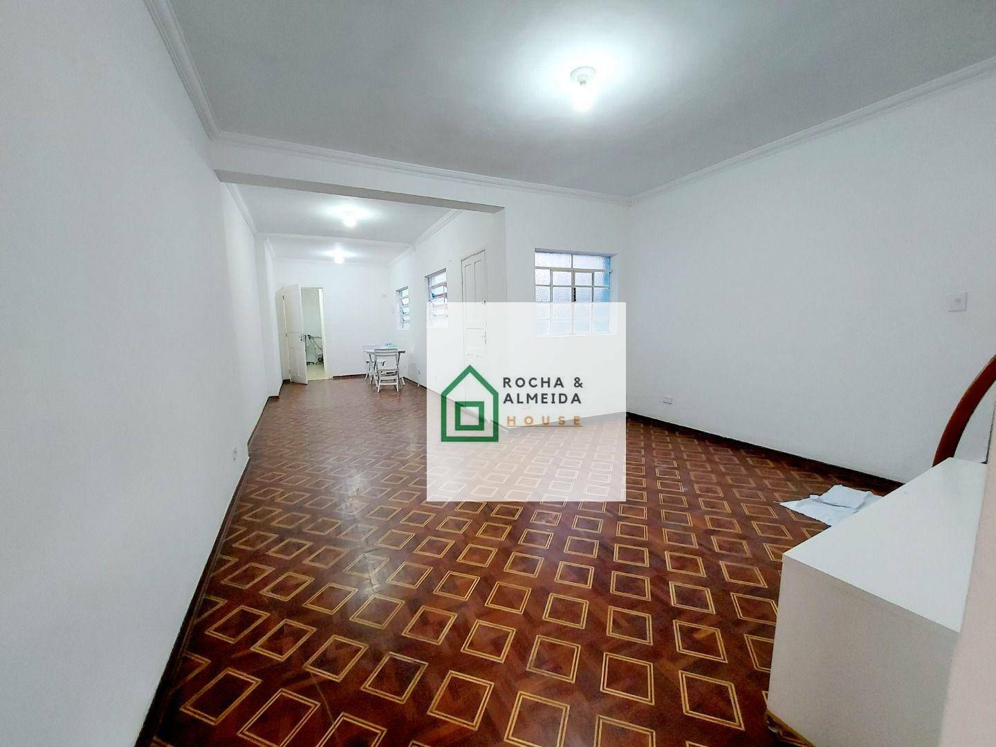 Casa para alugar com 4 quartos, 160m² - Foto 3