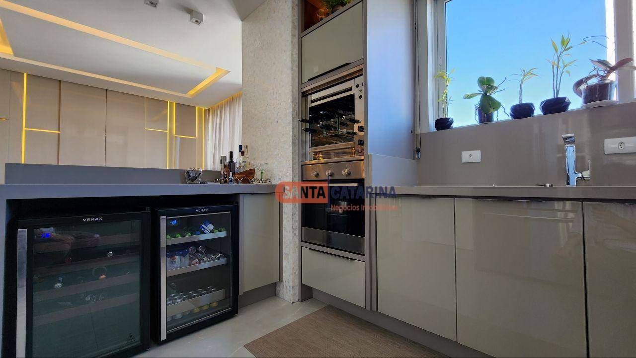 Apartamento à venda com 3 quartos, 143m² - Foto 7