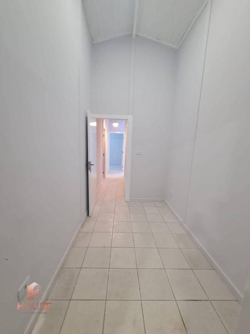 Casa à venda e aluguel com 3 quartos, 250m² - Foto 13